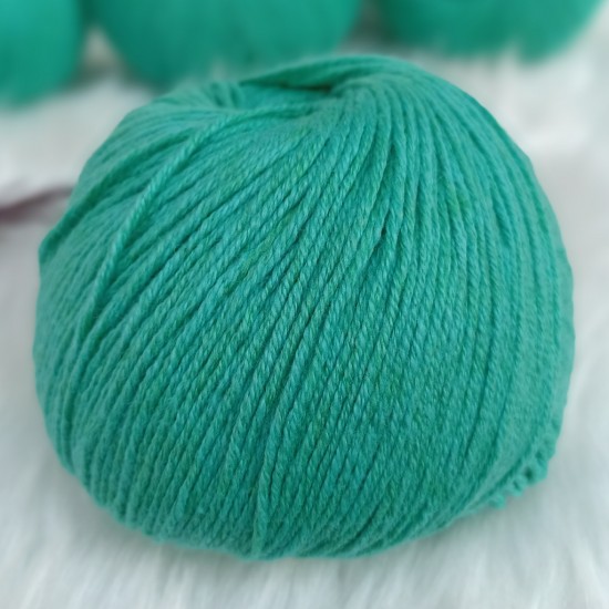 300 gr  %50 Superwash Merino Wool %50 Cotton  İhraç Fazlası El Örgü İpi - Yeşil Melanj